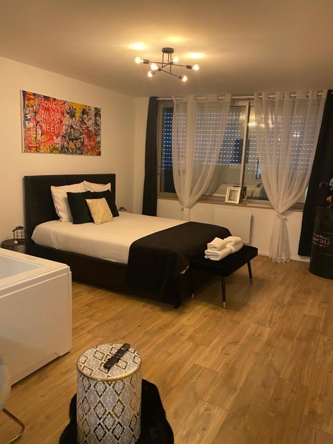 L’appart[é] BLACK superbe appartement pop ! Besanzón Exterior foto